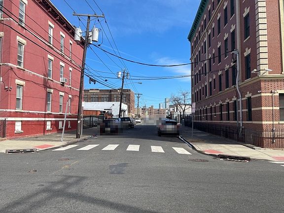 4th image of 608 Bramhall Ave APT 4D