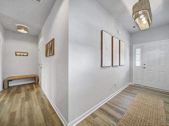 5th image of 517 Stephen Foster Way