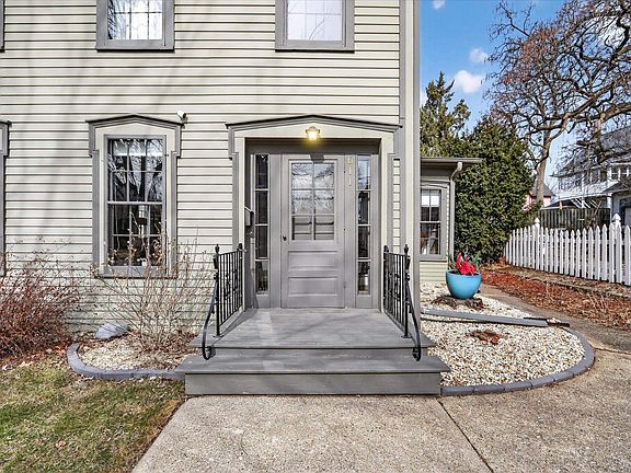 5th image of 611 E Court St