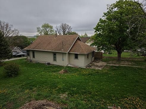 3rd image of 406 Elm St