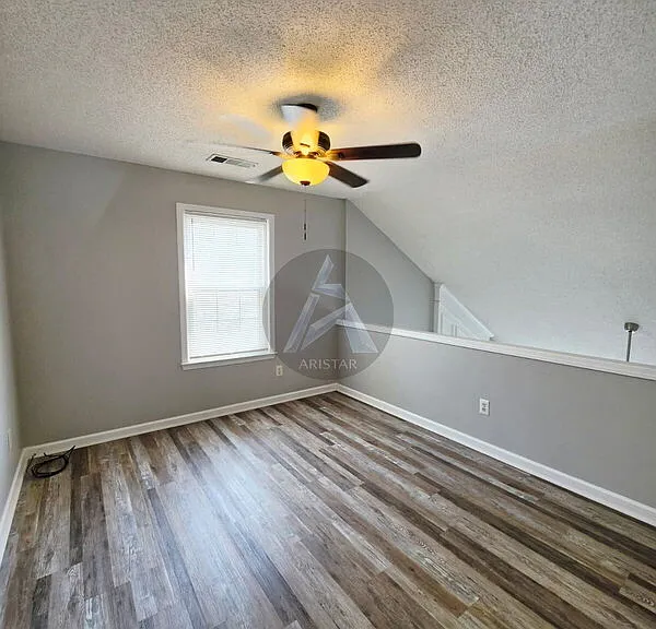 1691 Woodsford Rd NW — Photo 14