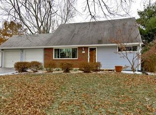 20 E Meadow Ln, Ballwin, MO 63021