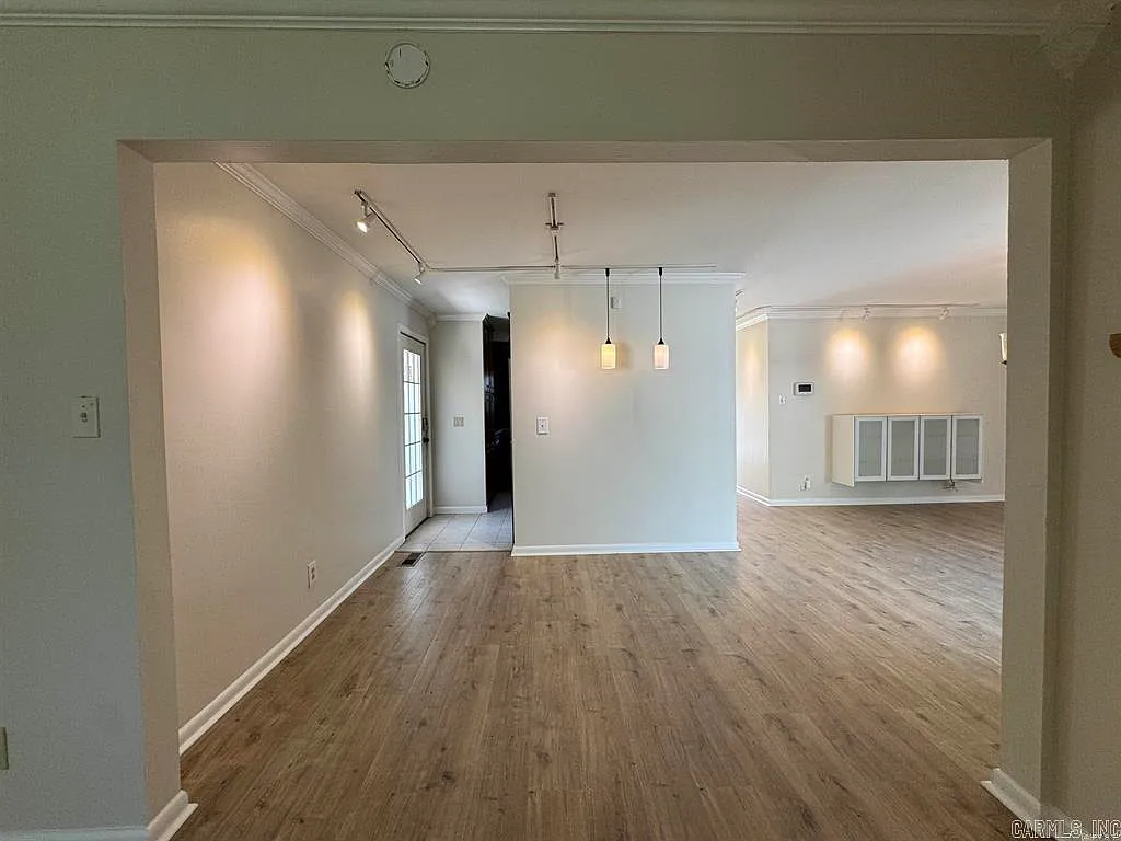 3 bed, 2.5 bath, 2036 sqft, $1,950 — Photo 2