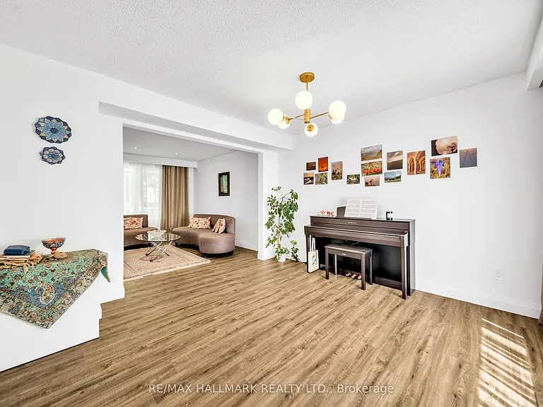 39 Sunnywood Cres — Photo 11