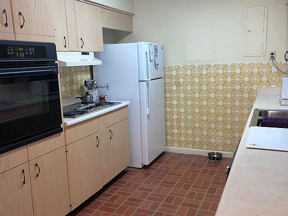 3rd image of 701 Westwind Drive