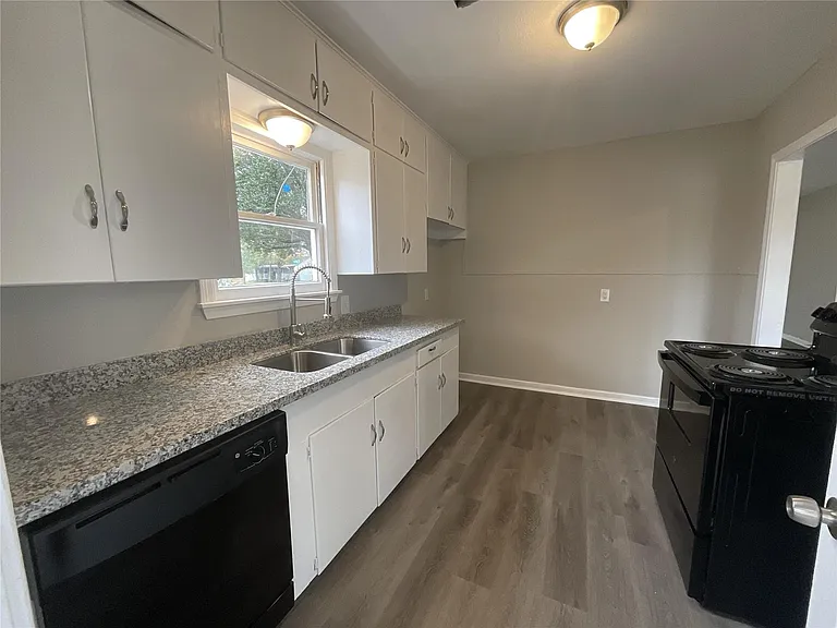 302 S 5th St — Photo 20