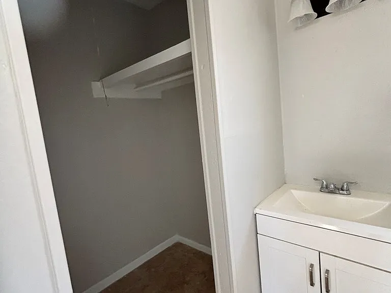 1009 E 15th St #B — Photo 4