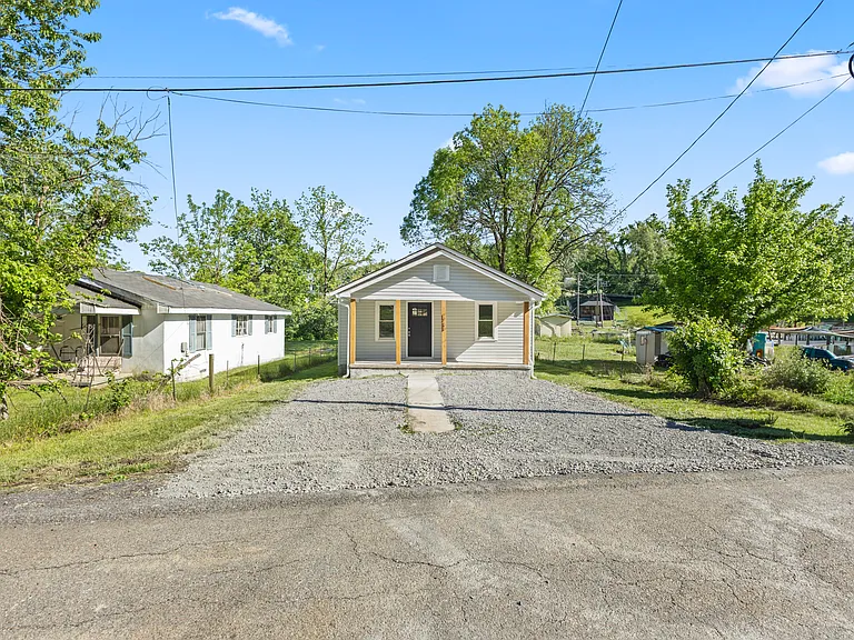 1733 Dunlap St — Photo 2