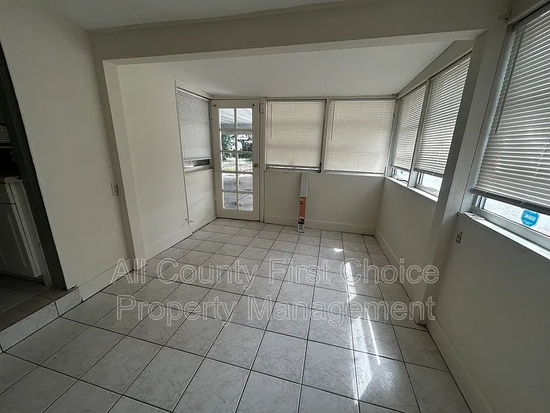 2 bed, 1.0 bath, 628 sqft, $1,600 — Photo 4