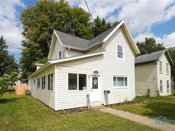 302 E Walnut St, North Baltimore, OH 45872