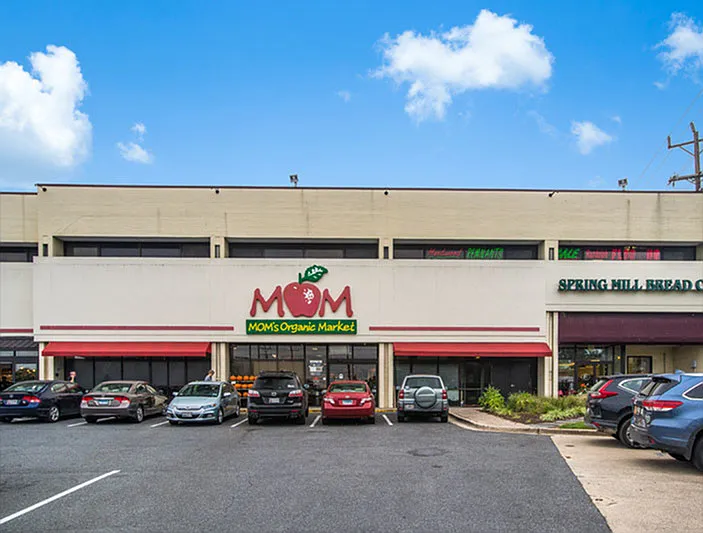 Mom's Organic Market Minutes Away from Oxford Square Apartments