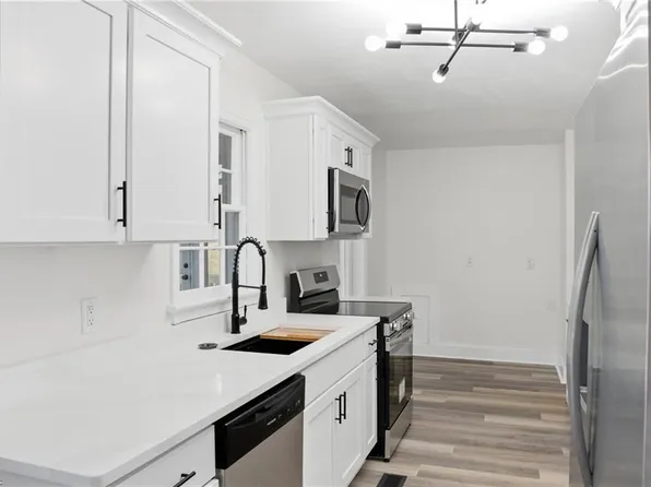 2 Park Manor Rd, Portsmouth, VA 23701