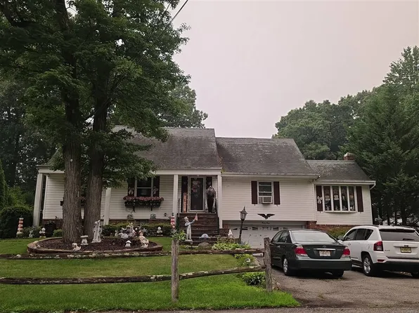 38 Macopin Ter, West Milford, NJ 07480