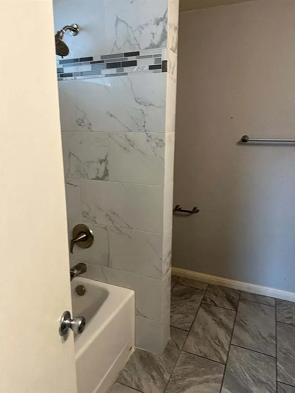 3 bed, 2.0 bath, 1610 sqft, $1,800 — Photo 4