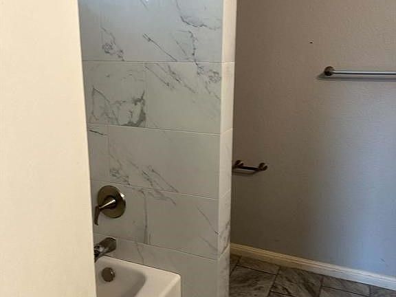 4th image of 18312 Crestwind Ln