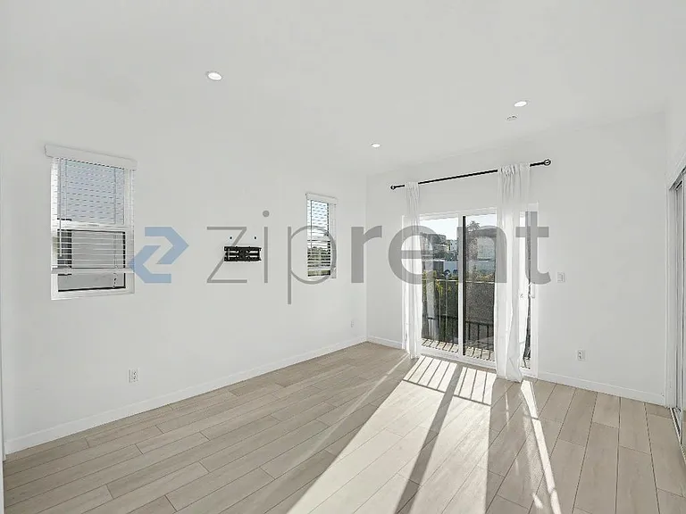 246 N Dillon St #1/2 — Photo 14
