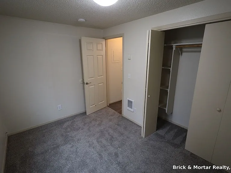 973 E Jefferson St #1-20 — Photo 9