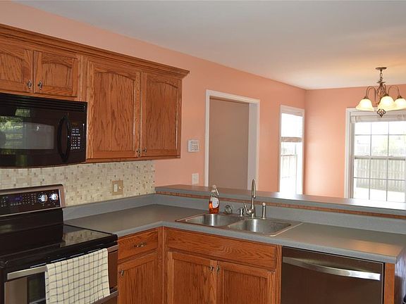 3rd image of 169 Knotts Ct