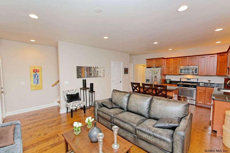 3rd image of 316C BALLSTON Avenue