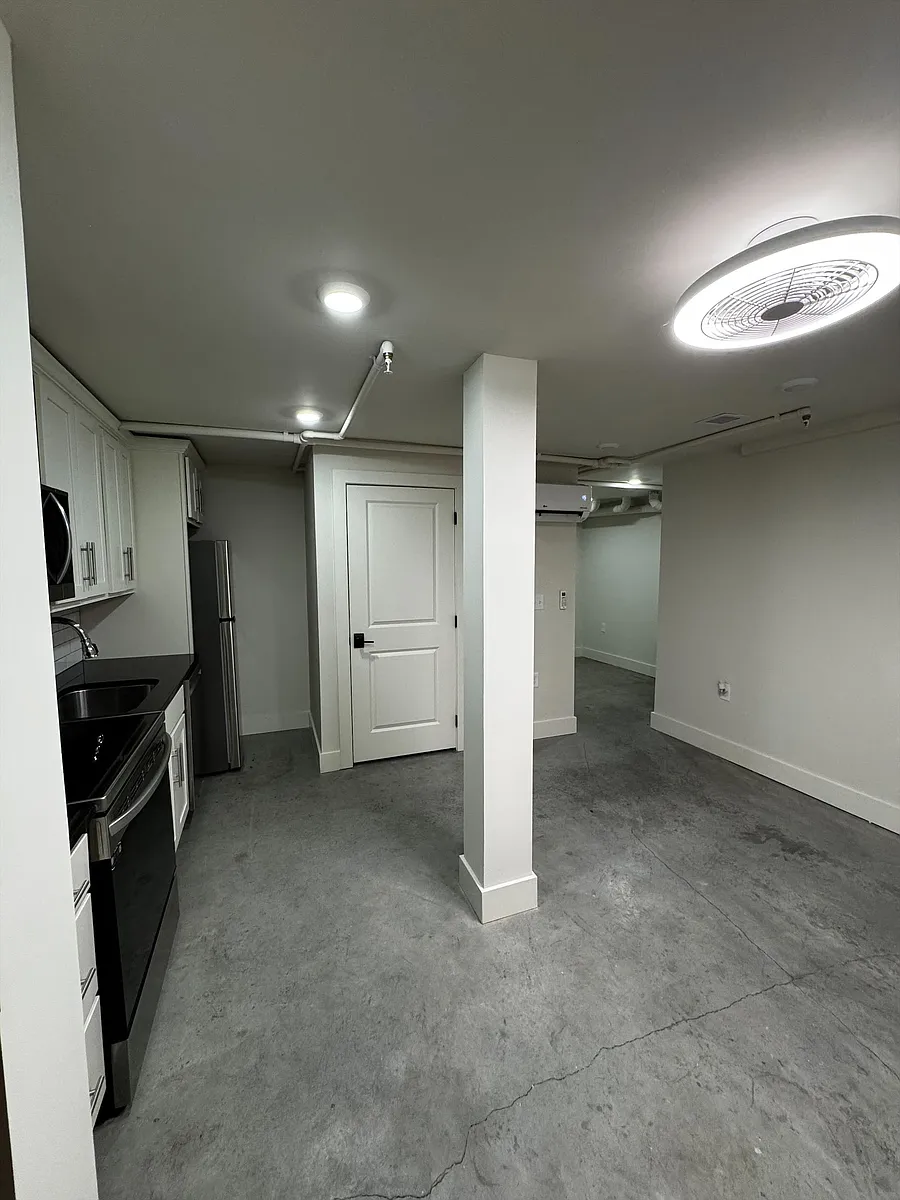 Building Photo - 1201 N Central St #2