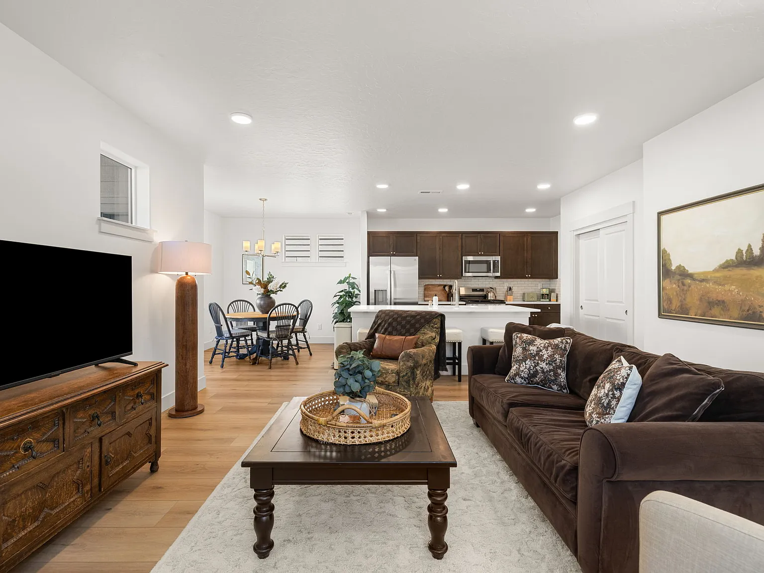 3 bed, 1743 sqft, $6,995 — Photo 3