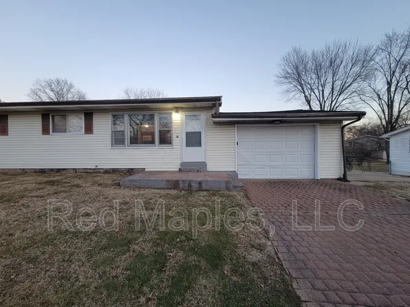 3 Fairview Dr #B, Saint Charles, MO 63303