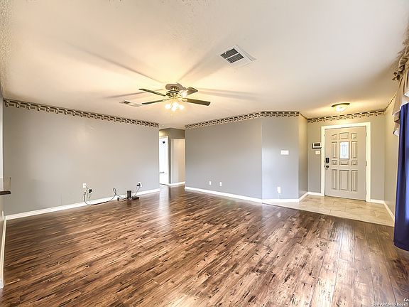 4th image of 7907 BRONZEROCK DR