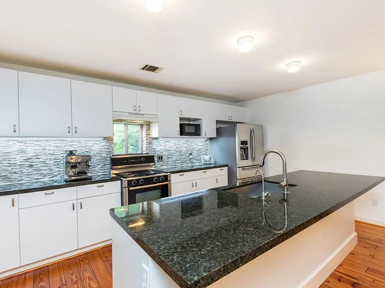 5235 Blossom St — Photo 2