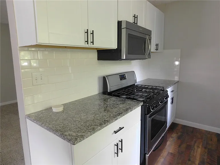 1014 E 23rd St — Photo 15