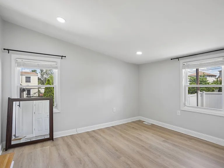 54 Allan Dr — Photo 21
