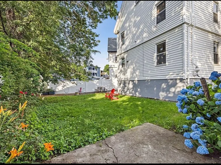 66 Round Hill St — Photo 30