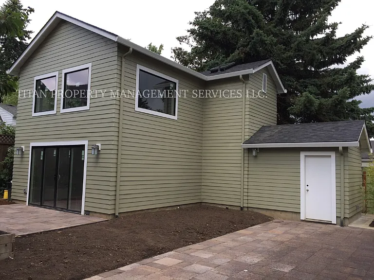 4819 NE 35th Pl #B — Photo 1