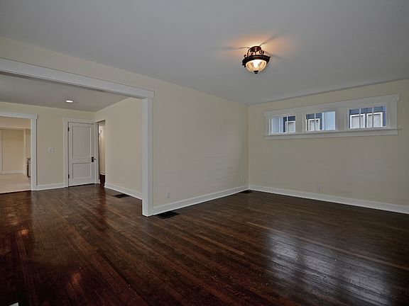 4th image of 5910 Kenwood Ave