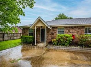 44 S Locust St, Farmington, AR 72730