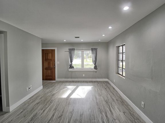 2nd image of 3027 E Crystal Lake Ave