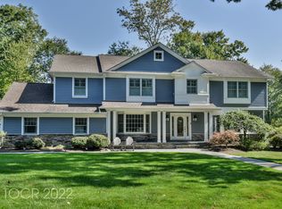 33 Holly Dr, Upper Saddle River, NJ 07458
