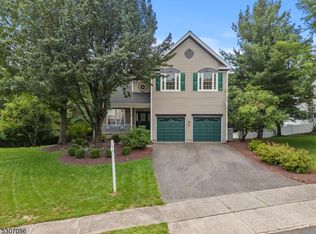 10 Miller Ln, Whitehouse Station, NJ 08889