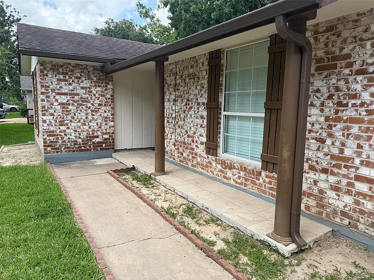2110 Bentvine Dr — Photo 2