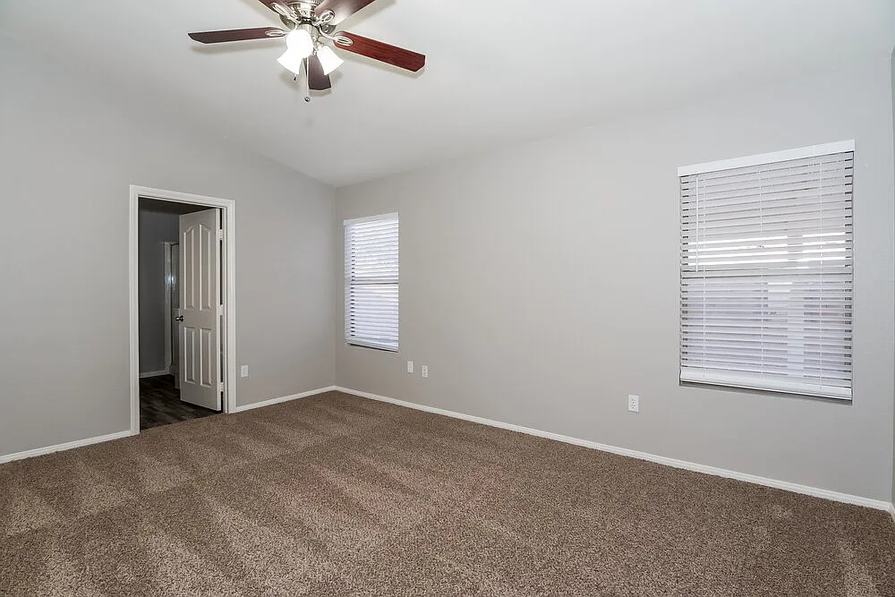 3 bed, 2.0 bath, 1557 sqft, $2,135 — Photo 4