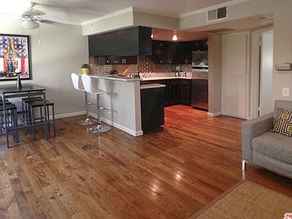 3rd image of 1118 E Palmer Ave