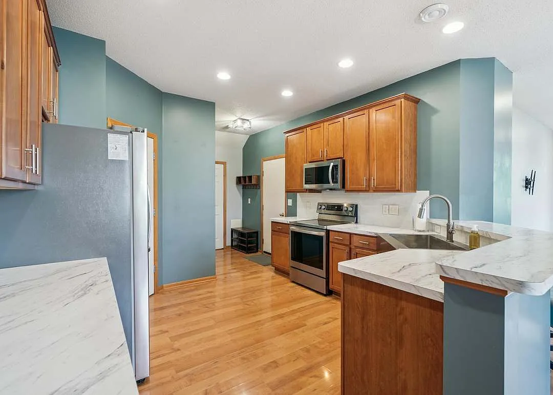 3 bed, 1696 sqft, $800 — Photo 3