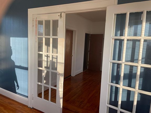 5th image of 114 Halladay Ave Floor 2