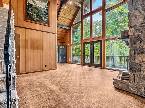 3rd image of 1068 Lower Alpine Way