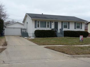 215 Bernita Dr NW, Cedar Rapids, IA 52405