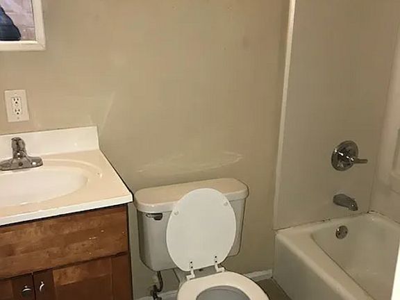 2nd image of 1984 Maryland Ave #1974
