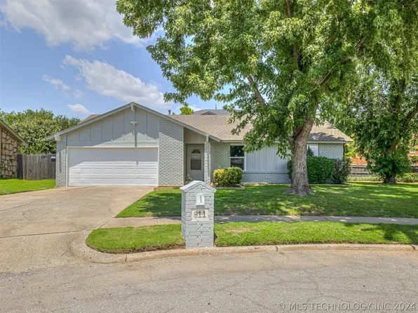 811 E Beaver St, Jenks, OK 74037