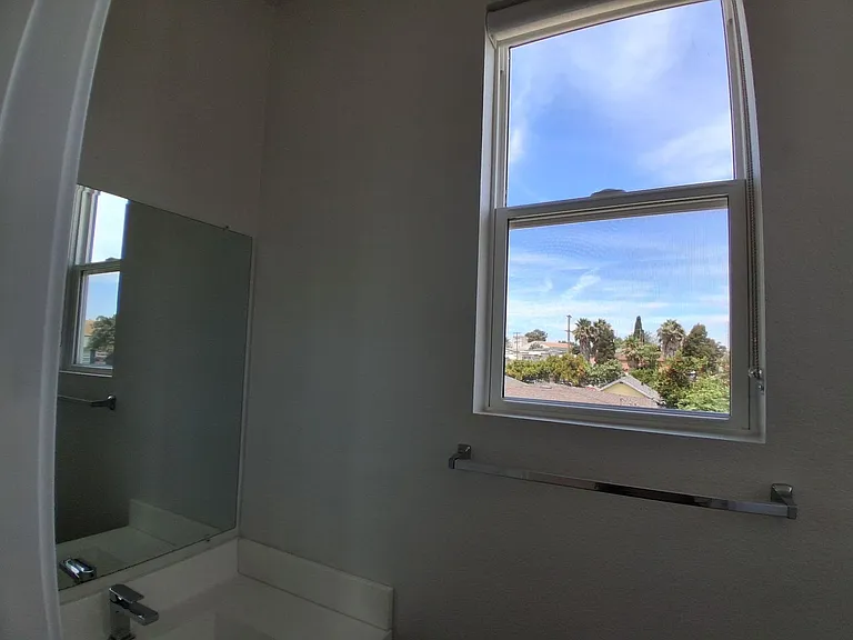2040 N Highland Ave — Photo 44
