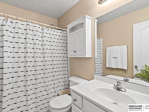 5th image of 16501 Grand Ave