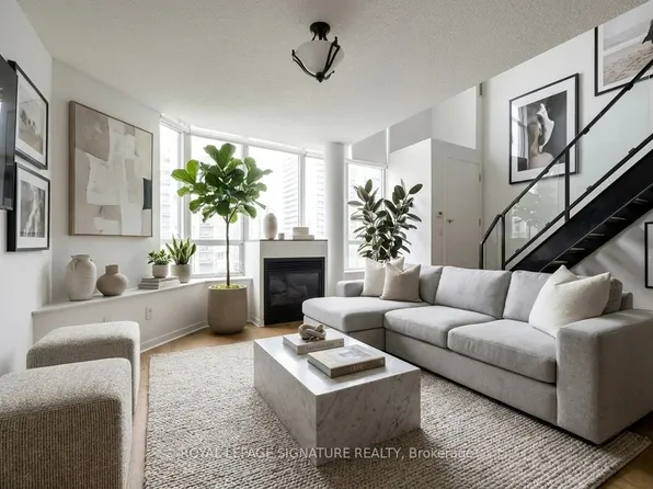 250 Manitoba St #702, Toronto, ON M8Y 4G8