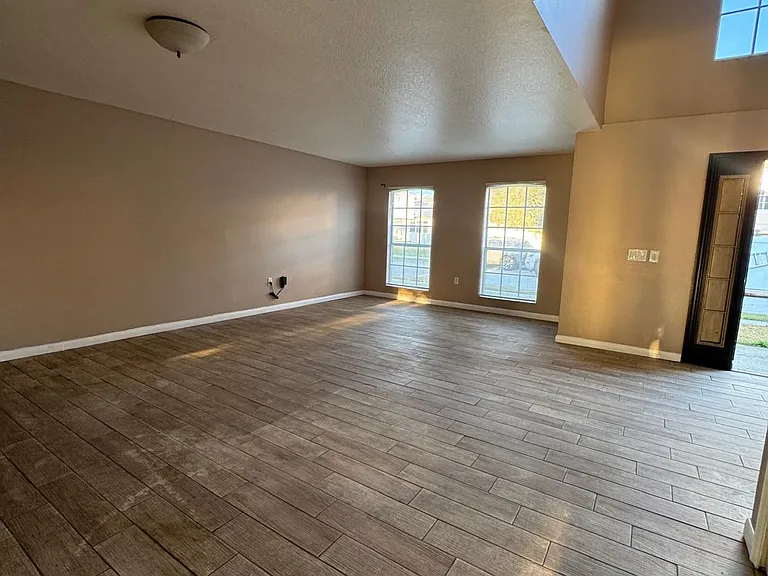 313 Fish Hawk Dr — Photo 5